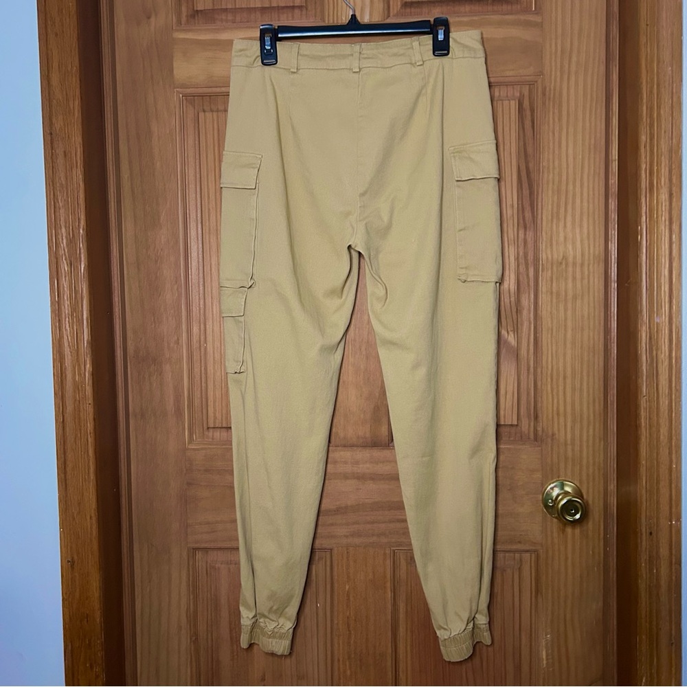 Women’s Tan Cargo Pants - Picture 3 of 8